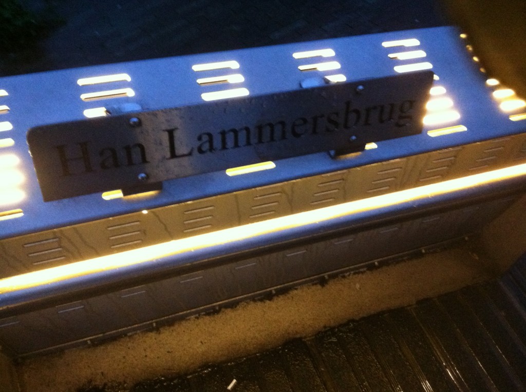 Han Lammersbrug, Not a Moon Bridge